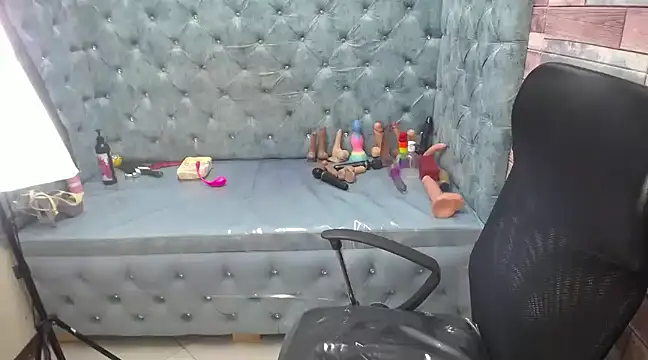 Snapshot of HornySkinny26 chatting on March 11, 2025, 7:15 am HornySkinny26 online show from March 11, 2025, 7:15 am