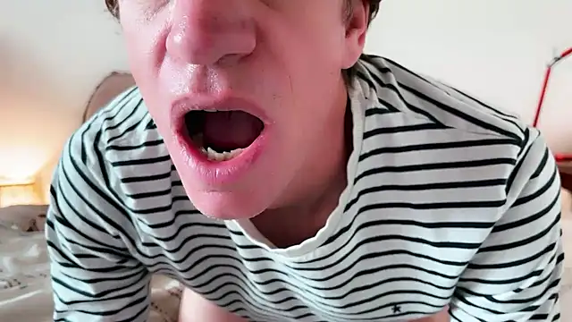 Snapshot of smoothboyx chatting on December 3, 2024, 12:27 pm smoothboyx online show from December 3, 2024, 12:27 pm