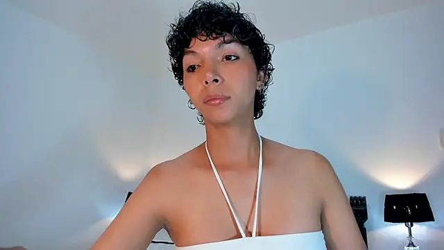 xhenisa  online show from February 28, 2025, 9:55 pm