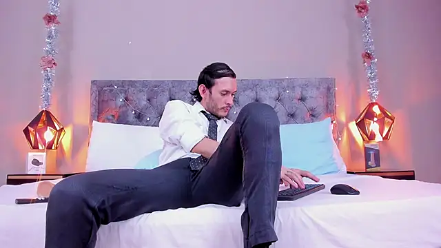 jeanpiere  online show from December 19, 2024, 4:02 am