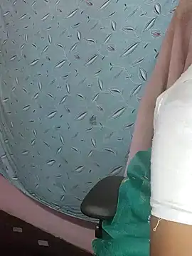 Snapshot of yours-kavaya chatting on December 6, 2024, 11:44 am yours-kavaya online show from December 6, 2024, 11:44 am