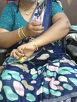 Snapshot of yours-kavaya chatting on October 31, 2025, 12:11 am yours-kavaya online show from October 31, 2025, 12:11 am