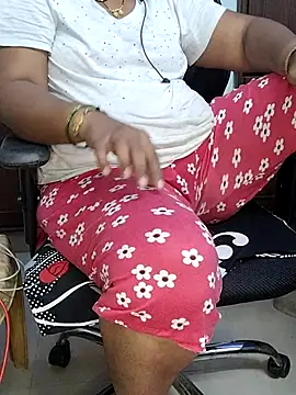 Snapshot of yours-kavaya chatting on November 3, 2025, 6:58 am yours-kavaya online show from November 3, 2025, 6:58 am