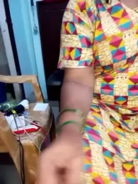 Snapshot of yours-kavaya chatting on November 4, 2025, 8:02 am yours-kavaya online show from November 4, 2025, 8:02 am