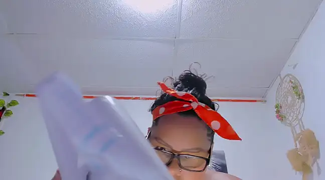 Snapshot of Alhelqueen chatting on February 6, 2025, 8:34 pm Alhelqueen online show from February 6, 2025, 8:34 pm