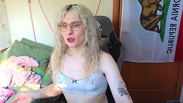 Lori Myaf online show from May 19, 2026, 2:01 pm