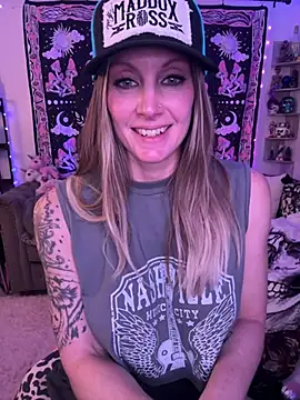 Snapshot of ItsDanniG chatting on March 11, 2025, 9:15 pm ItsDanniG online show from March 11, 2025, 9:15 pm