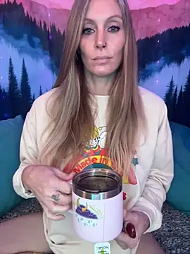 Snapshot of ItsDanniG chatting on October 30, 2025, 5:46 pm ItsDanniG online show from October 30, 2025, 5:46 pm