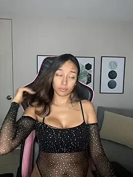 Snapshot of DianaHopson chatting on February 5, 2025, 11:06 pm DianaHopson online show from February 5, 2025, 11:06 pm