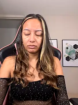 DianaHopson online show from October 3, 2025, 11:07 am