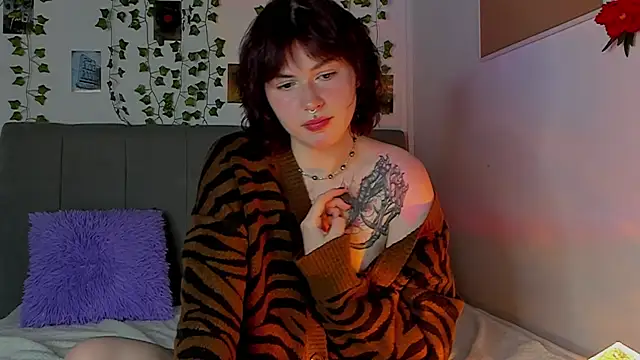 Snapshot of miss_Lizzy chatting on December 3, 2024, 4:25 am miss Lizzy online show from December 3, 2024, 4:25 am