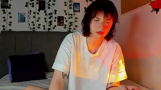 Snapshot of miss_Lizzy chatting on December 6, 2024, 1:18 am miss Lizzy online show from December 6, 2024, 1:18 am