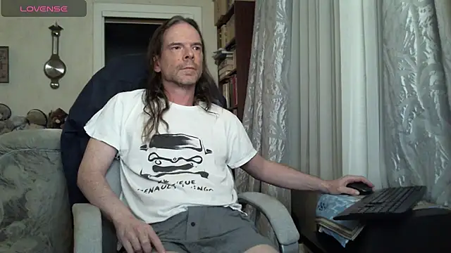 Snapshot of living_manors_2 chatting on March 5, 2025, 9:15 pm living manors 2 online show from March 5, 2025, 9:15 pm