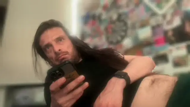 Snapshot of DownstairsSky chatting on October 3, 2025, 1:24 am DownstairsSky online show from October 3, 2025, 1:24 am