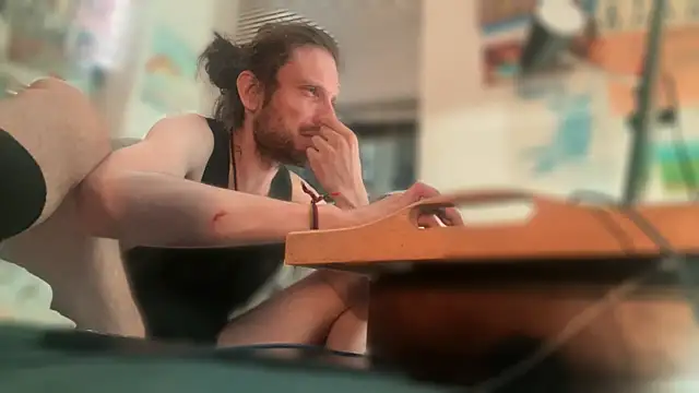 Snapshot of DownstairsSky chatting on October 5, 2025, 1:26 am DownstairsSky online show from October 5, 2025, 1:26 am