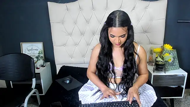 Andrys  online show from February 17, 2025, 4:26 pm