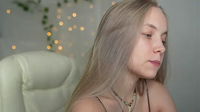 Snapshot of _Appr0ved_ chatting on December 10, 2024, 2:28 pm Appr0ved online show from December 10, 2024, 2:28 pm