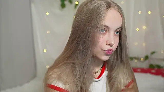 Snapshot of _Appr0ved_ chatting on December 22, 2024, 8:05 am Appr0ved online show from December 22, 2024, 8:05 am