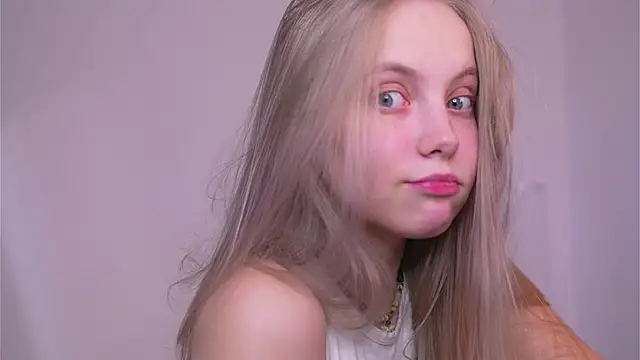 Snapshot of _Appr0ved_ chatting on March 6, 2025, 3:35 pm Appr0ved online show from March 6, 2025, 3:35 pm