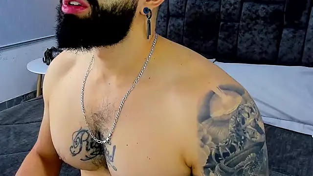 Snapshot of Zack_Froone chatting on December 3, 2024, 12:38 pm Zack Froone online show from December 3, 2024, 12:38 pm