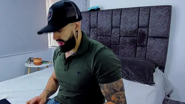 Snapshot of Zack_Froone chatting on February 14, 2025, 2:44 pm Zack Froone online show from February 14, 2025, 2:44 pm