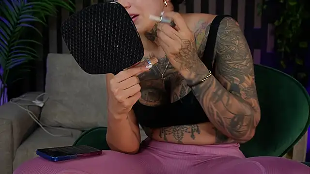 Snapshot of Kleeopatra_ chatting on March 17, 2025, 9:34 pm Kleeopatra online show from March 17, 2025, 9:34 pm