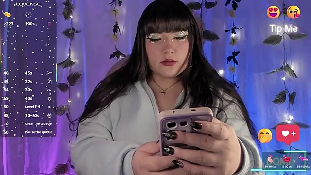 Snapshot of limoncito_blossom chatting on November 9, 2025, 12:25 pm limoncito blossom online show from November 9, 2025, 12:25 pm