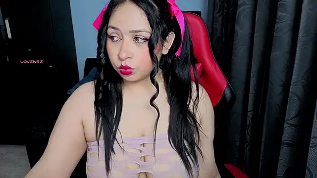 charlotee lovee69 online show from October 9, 2025, 3:15 am