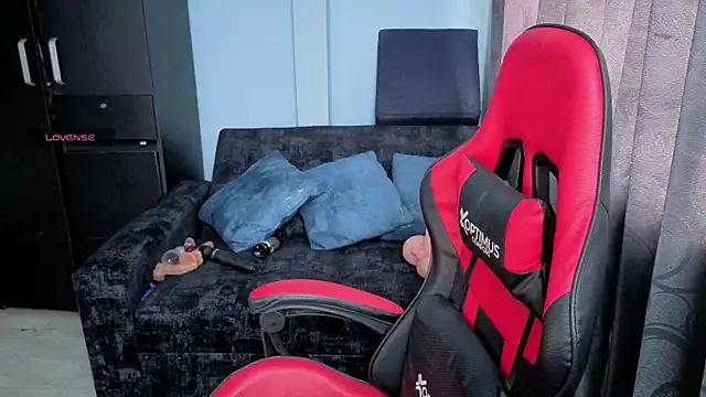 charlotee lovee69 online show from October 25, 2025, 6:46 pm