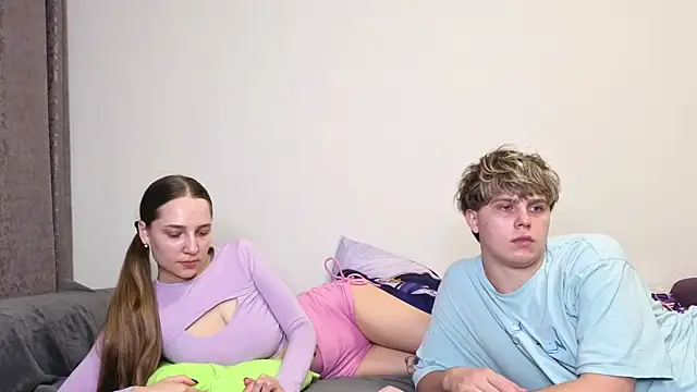 Snapshot of Emily_and_Ilumi chatting on October 7, 2025, 6:16 pm Emily and Ilumi online show from October 7, 2025, 6:16 pm