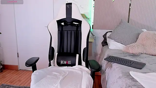 Snapshot of Jadeh_Williams02 chatting on March 11, 2025, 7:14 pm Jadeh Williams02 online show from March 11, 2025, 7:14 pm