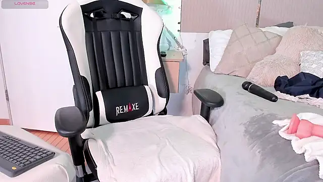 Snapshot of Jadeh_Williams02 chatting on March 14, 2025, 1:16 am Jadeh Williams02 online show from March 14, 2025, 1:16 am