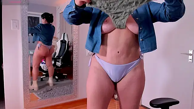 Snapshot of Jadeh_Williams02 chatting on March 20, 2025, 11:45 pm Jadeh Williams02 online show from March 20, 2025, 11:45 pm