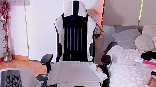 Snapshot of Jadeh_Williams02 chatting on November 9, 2025, 7:34 pm Jadeh Williams02 online show from November 9, 2025, 7:34 pm