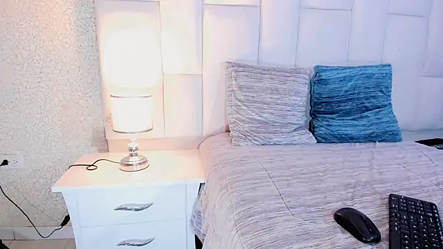 andrea alvarz online show from December 16, 2025, 4:50 am