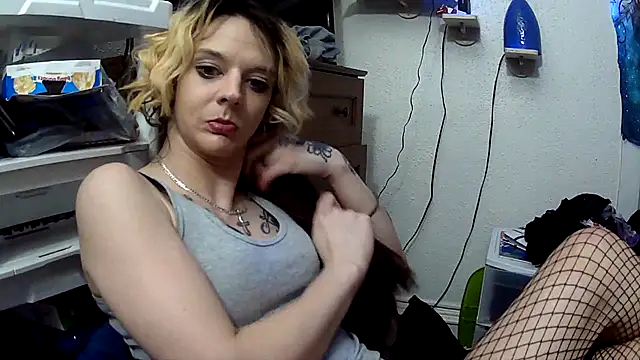 dangereyez0010 online show from April 1, 2026, 4:57 am