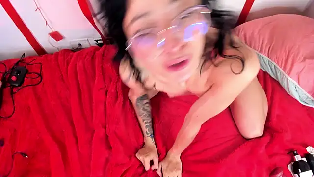 Snapshot of Cloe_Leee chatting on February 7, 2025, 10:50 am Cloe Leee online show from February 7, 2025, 10:50 am