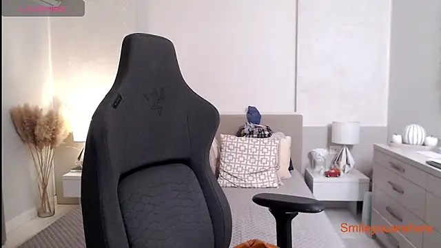 Smileyouarehere online show from October 22, 2025, 1:50 am