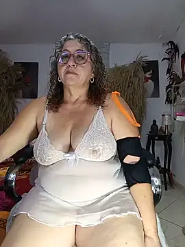 evelin hott online show from May 31, 2026, 1:47 am