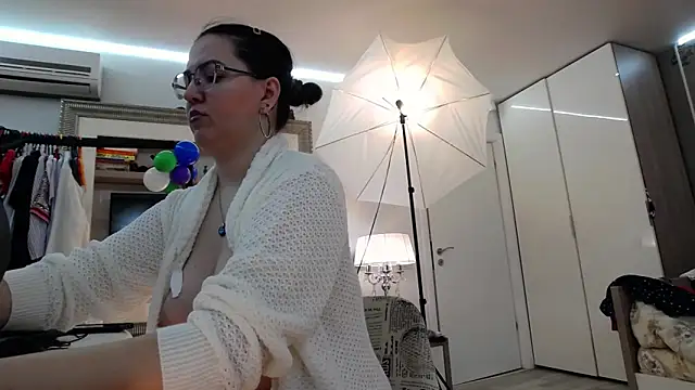 ILoveToFeelU online show from February 23, 2025, 2:51 am