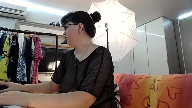 ILoveToFeelU online show from September 28, 2025, 10:59 pm