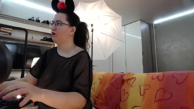 ILoveToFeelU online show from November 1, 2025, 12:12 am