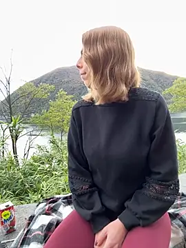 Snapshot of Mia_Railey chatting on October 27, 2025, 2:21 pm Mia Railey online show from October 27, 2025, 2:21 pm