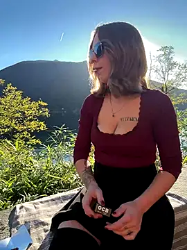 Snapshot of Mia_Railey chatting on November 5, 2025, 2:28 pm Mia Railey online show from November 5, 2025, 2:28 pm