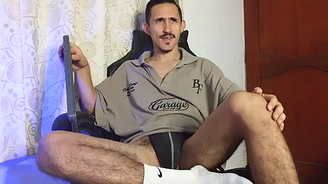 HomeAloneK online show from June 2, 2026, 7:27 pm