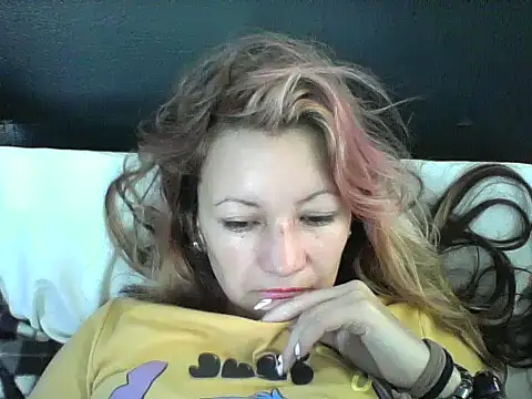 Snapshot of Paulita_x3 chatting on January 11, 2025, 11:56 am Paulita x3 online show from January 11, 2025, 11:56 am