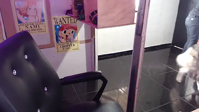 Snapshot of Paulita_x3 chatting on February 27, 2025, 2:43 pm Paulita x3 online show from February 27, 2025, 2:43 pm