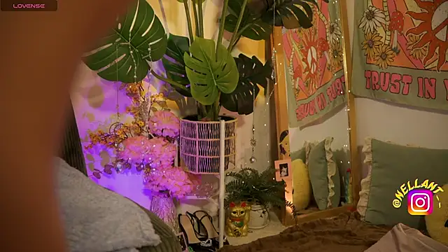 antonella maitt1 online show from April 4, 2026, 3:16 am