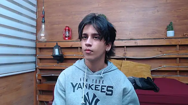 alex 477 online show from February 18, 2026, 11:39 am