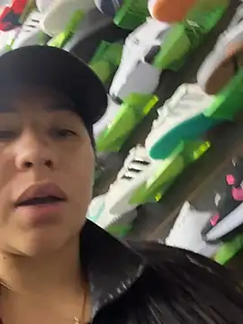 Snapshot of kim_monti chatting on March 4, 2025, 1:12 am kim monti online show from March 4, 2025, 1:12 am